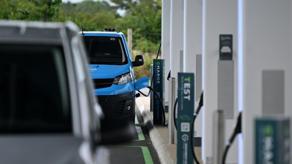 The UK government wants to switch to producing fully electric cars as part of its net-zero plans