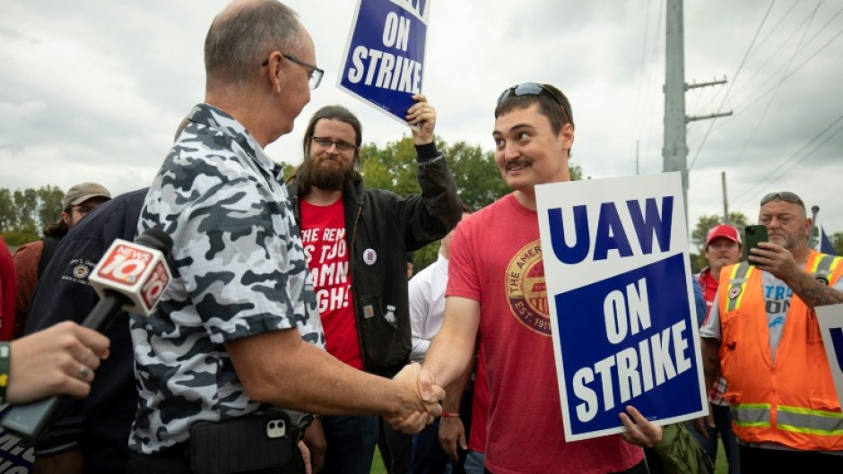 Ford, GM Lay Off About 500 More US Workers Due To Strike - ENCA