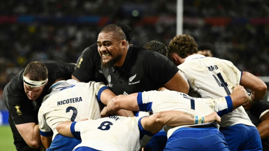 New Zealand loosehead prop Ofa Tu’ungafasi (centre) was part of a pack that dominated Italy at the set-piece and the breakdown