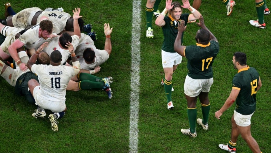 Faf de Klerk and Ox Nche celebrate the late scrum penalty