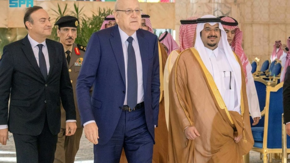 Riyadh deputy governor, Prince Mohammed bin Abdulrahman bin Aabdulaziz, (R) receiving Lebanese premier Najib Mikati ahead of the emergency summit