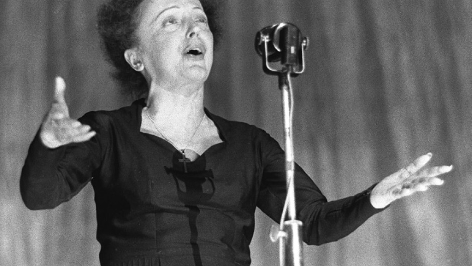 Edith Piaf on stage at the Paris Olympia on December 30, 1960