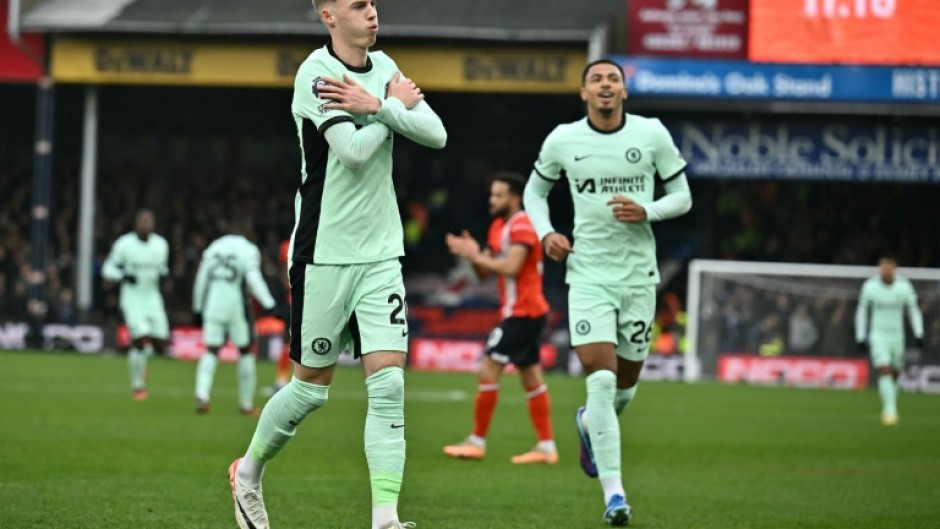 Chelsea's Cole Palmer (L) celebrates after scoring against Luton