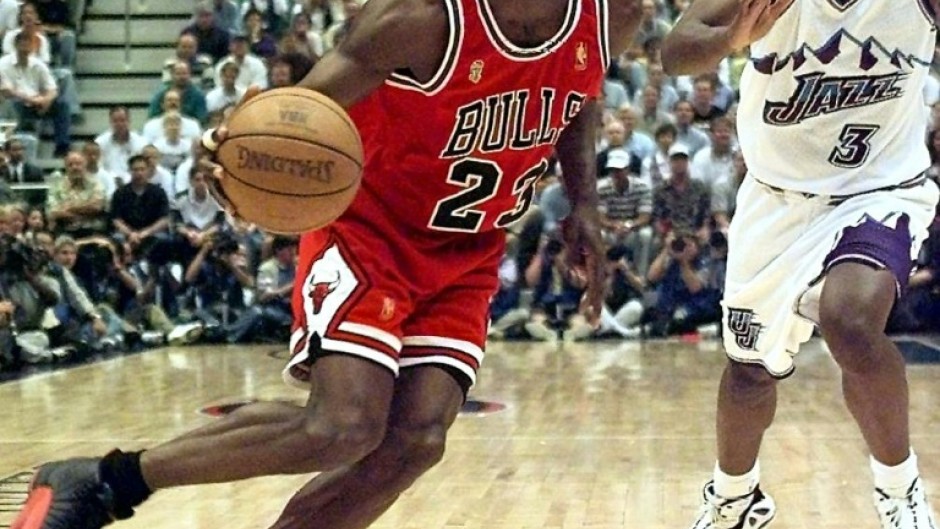 Jordan gave the separate shoes to Chicago Bulls communications executive, Tim Hallam, after decisive matches that helped the club win six NBA championships