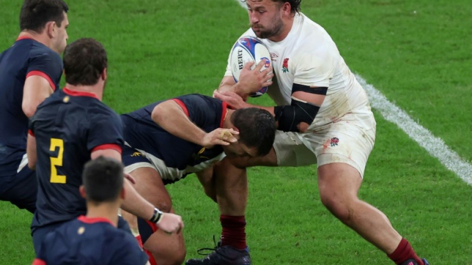 England's tighthead prop Will Stuart (R)