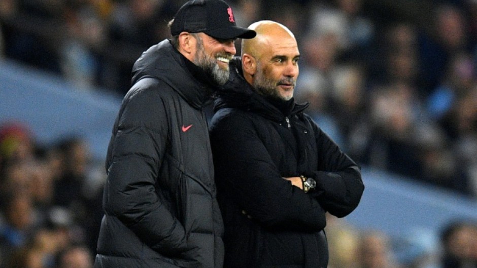 Liverpool manager Jurgen Klopp (L) and Manchester City boss Pep Guardiola