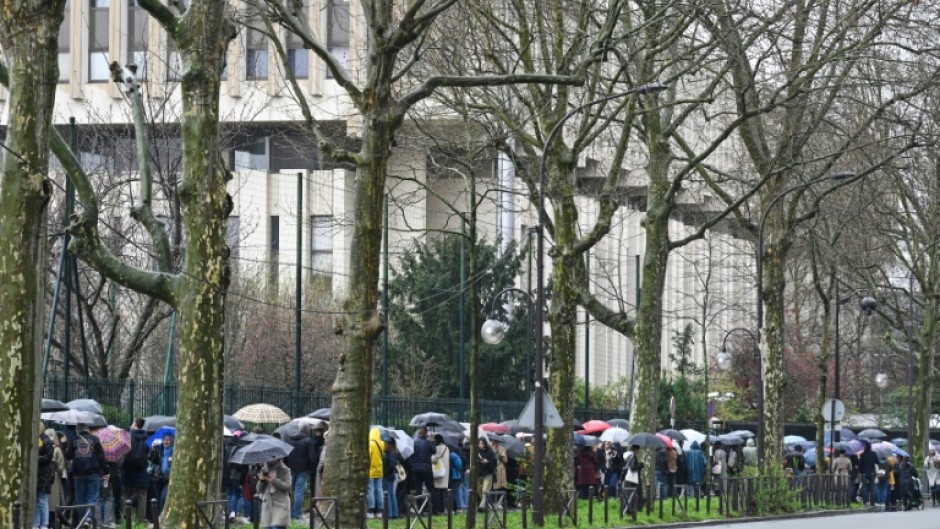 The queue outside the Russian embassy in Paris reached hundreds of metres