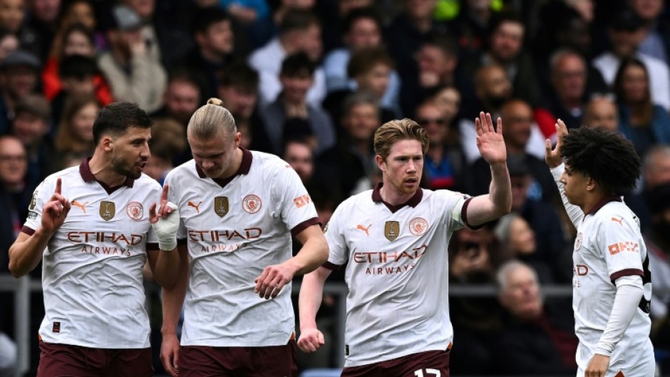 Kevin De Bruyne (2nd right)scored twice in Manchester City's 4-2 win at Crystal Palace