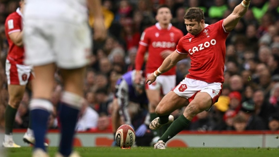 Wales' full-back Leigh Halfpenny will make his Super Rugby debut for the Canterbury Crusaders on Saturday