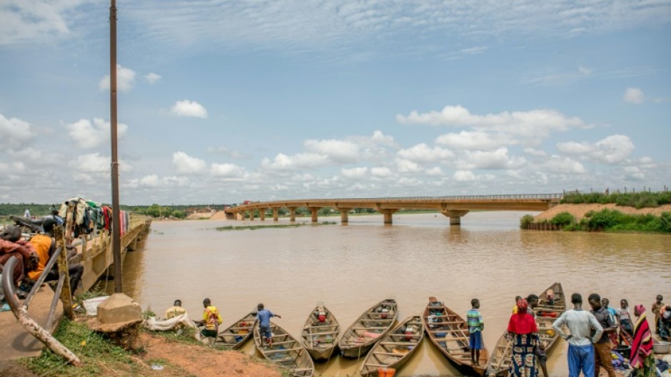 The River Niger divides Benin and Niger, though the border on the Niger side remains shut