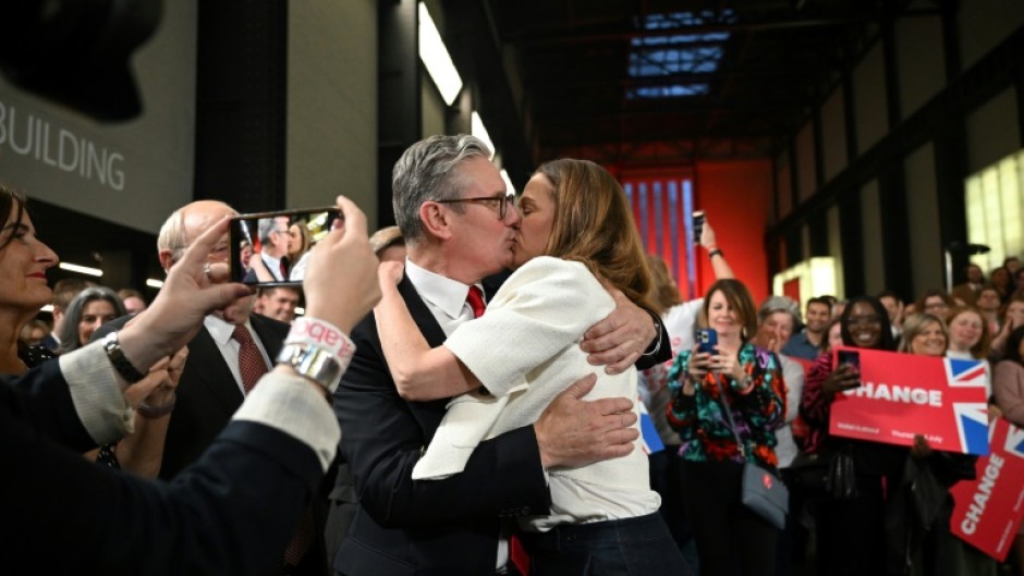 Starmer kissed his wife Victoria during a victory rally at the Tate Modern in London 