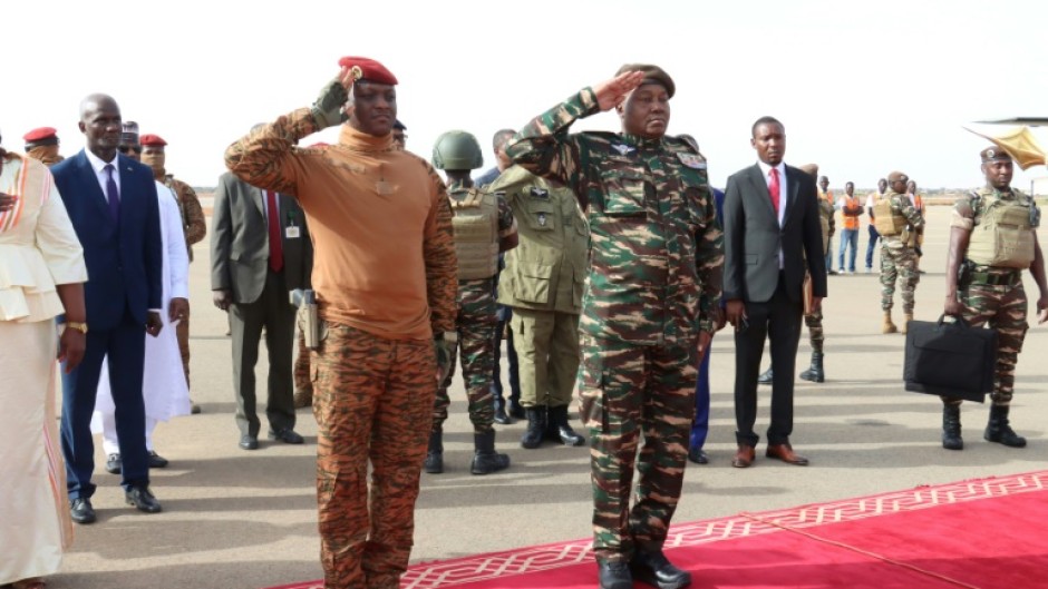 Niger's General Abdourahamane Tiani (R) with Burkinabe counterpart Captain Ibrahim Traore in Niamey