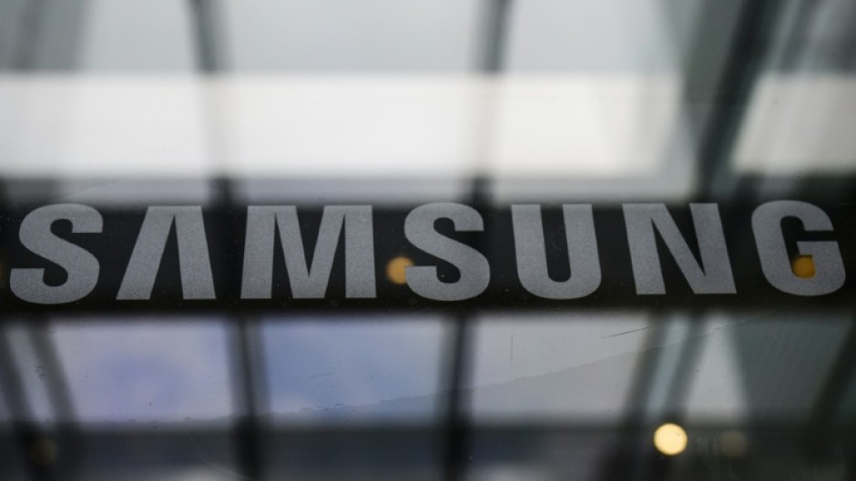 Samsung Electronics on Wednesday reported that operating profits for the second quarter soared $7.5 billion on-year