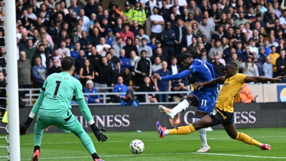 Chelsea's Noni Madueke (2R) shoots to score against Wolves