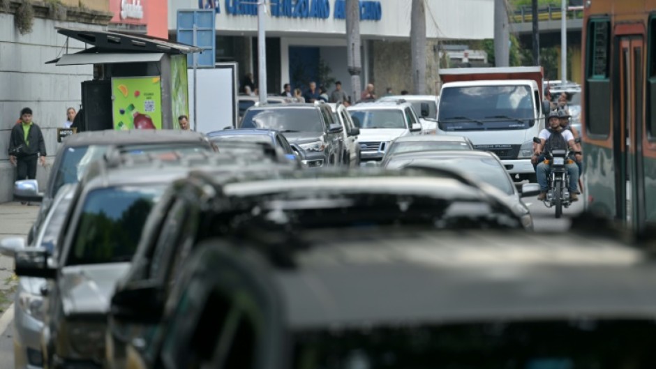 Drivers in Caracas queued up for gas during the nationwide blackout 