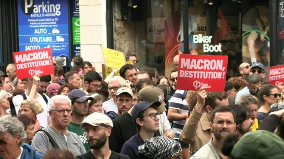 Paris: left-wing protest against Macron's appointment of Barnier as PM