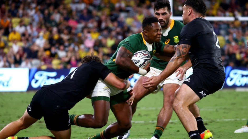 South Africa winger Sibusiso Nkosi (C) is tackled in a 2021 Rugby Championship match against New Zealand.
