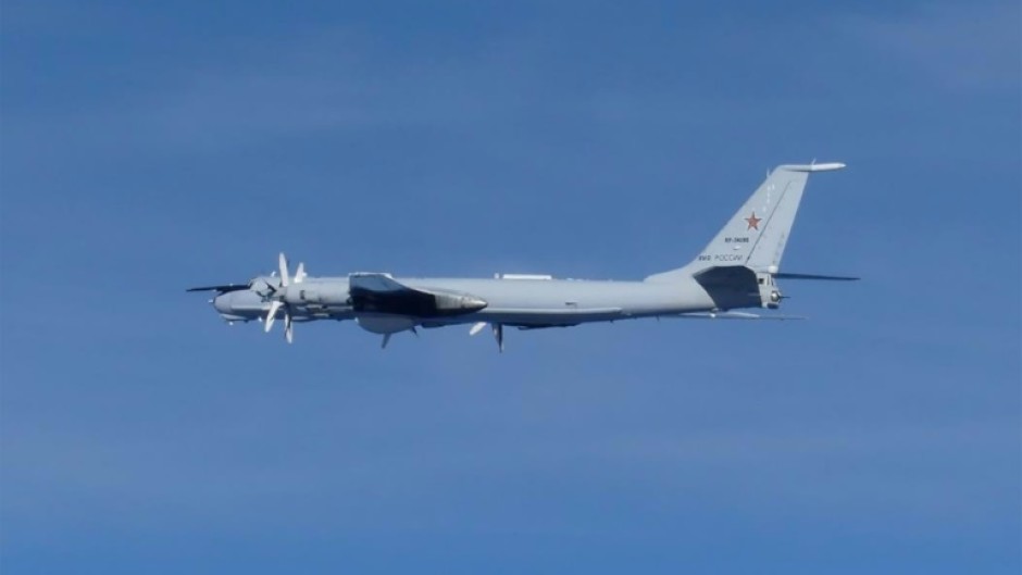 From Thursday morning to afternoon, the Russian Tu-142 aircraft flew from the sea between Japan and South Korea towards the southern Okinawa region