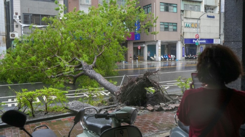 Typhoon Krathon made landfall in Kaohsiung packing gusts of 162 kilometres (100 miles) per hour