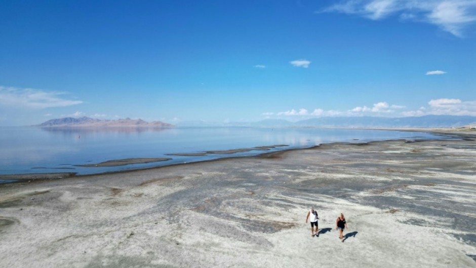 The bed of the Great Salt Lake contains arsenic and toxic heavy metals, which can contaminate the atmosphere during dust storms if exposed to the open air by falling levels