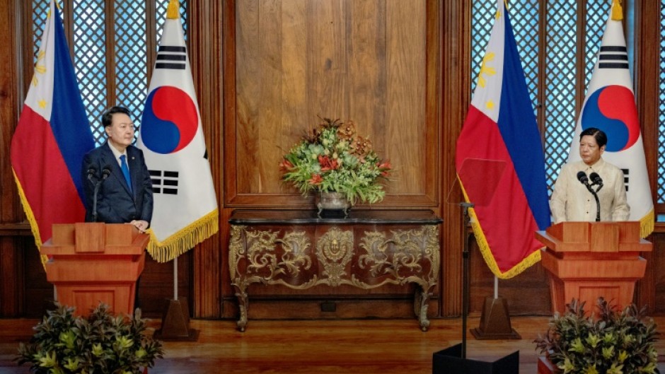 Philippine President Ferdinand Marcos (R) alongside his South Korean counterpart Yoon Suk Yeol in Manila on October 7