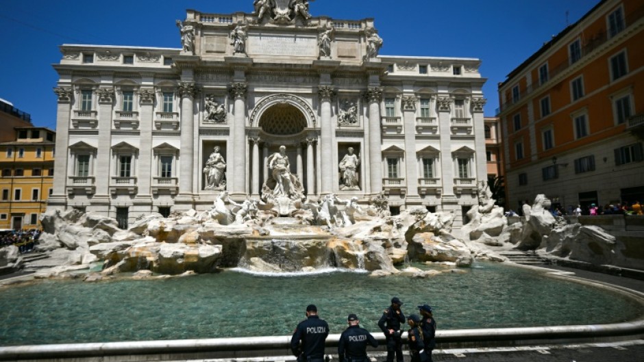 The fountain is so farmous the crowds in the square surrounding it are often so deep it is difficult to get a good look.