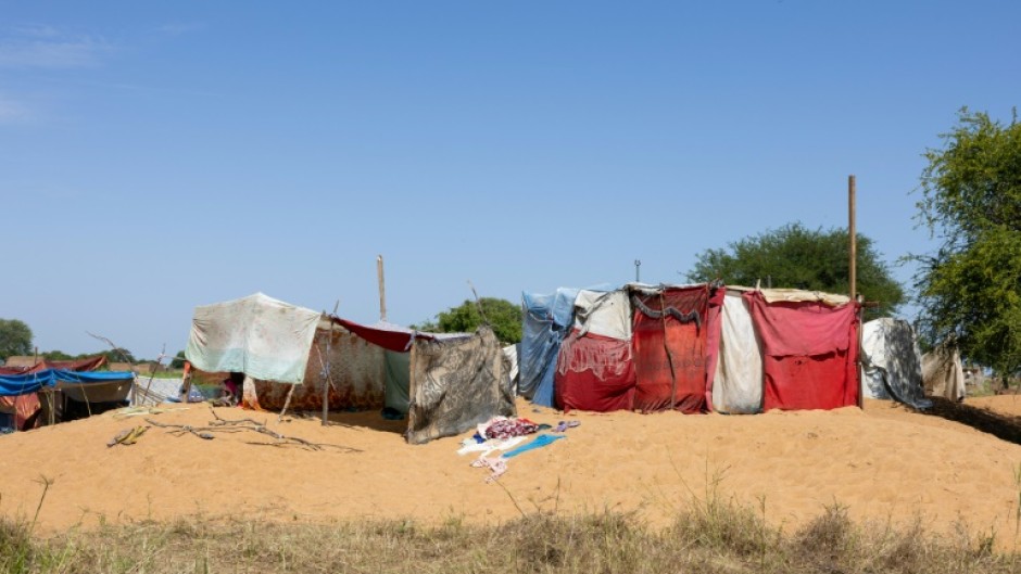 Dozens of families in N'Djamena have fled a neighbourhood flooded by the Logone River, finding refuge in makeshift homes