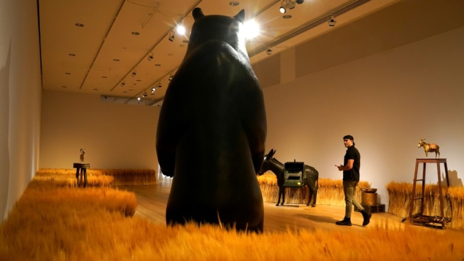 The monumental bear sculpture 'Tres Grand Ours (2009)' sold for $6.1 million