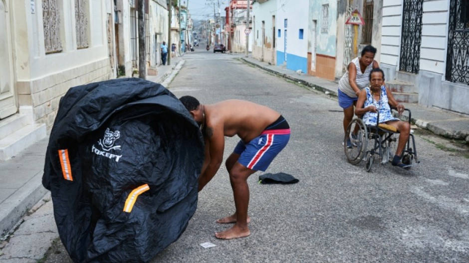 People check their phones in Havana on October 19, 2024