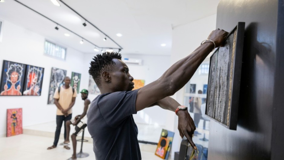 After having exhibited his work in France and the United States, Doff has started a residence programme in N'Djamena to help up-and-coming artists