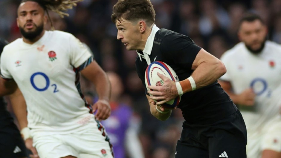 New Zealand fly-half Beauden Barrett (C) suffered concussion in the Nations Series win against England in Twickenham on November 2