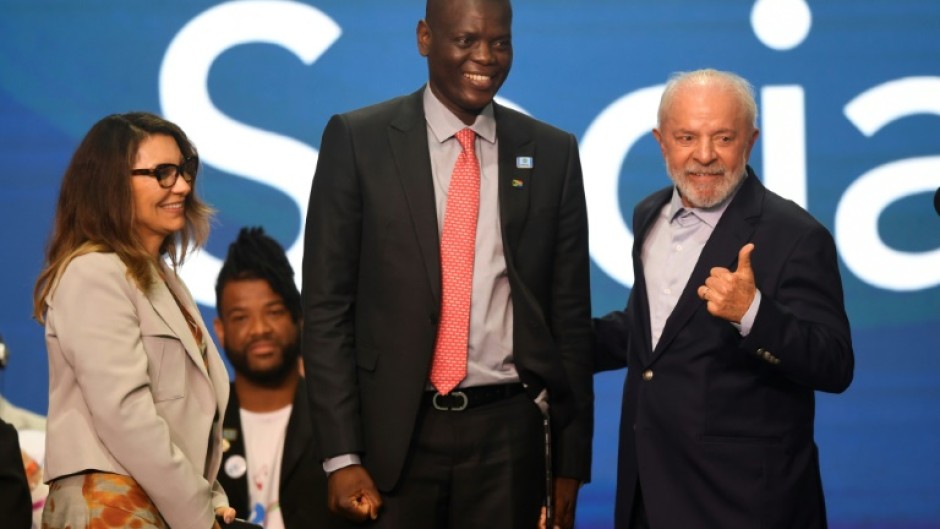 South African Foreign Minister Robert Lamola (C) attended the G20 Social event preceding the summit alongside Brazilian President Luiz Inacio Lula da Silva