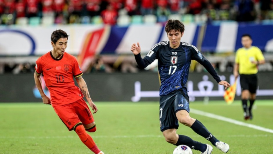 China's Wei Shihao (L) fights for the ball with Japan's Ao Tanaka