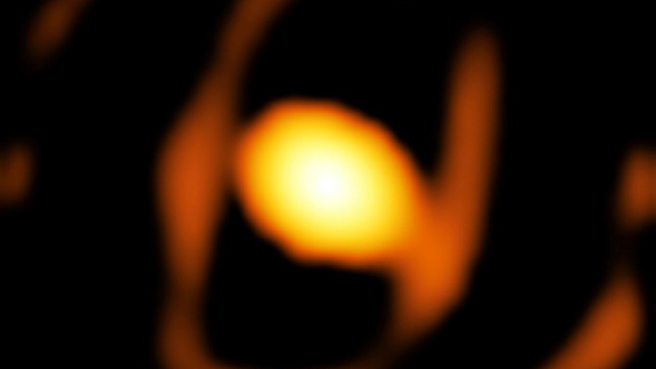 The image of the massive star, which is encircled by a mysterious "egg-shaped cocoon"