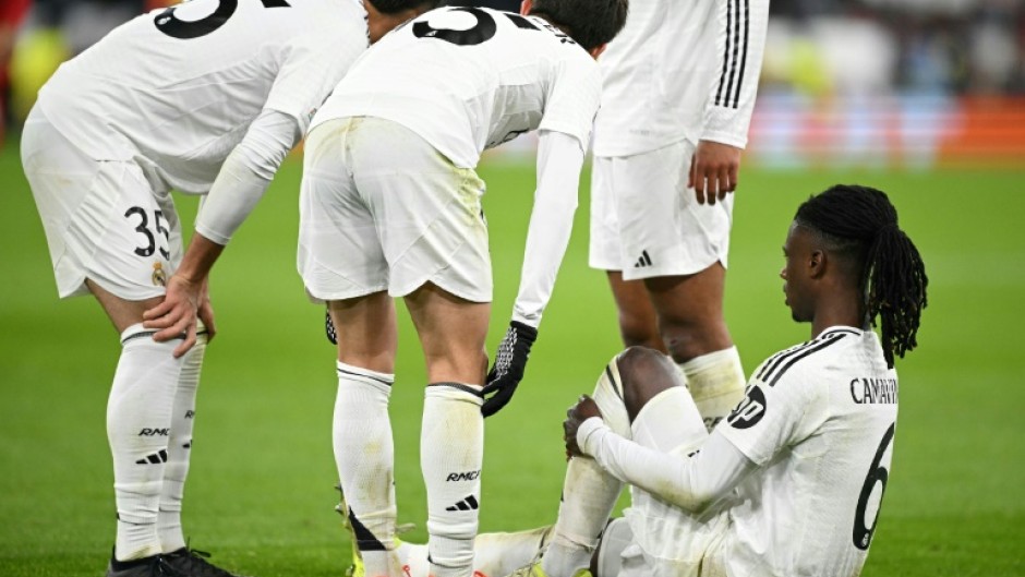 Eduardo Camavinga (R) picked up a thigh injury during Real Madrid's 2-0 defeeat by Liverpool on Wednesday