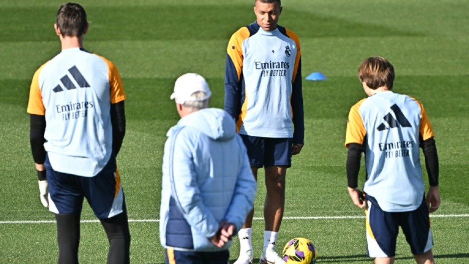 Real Madrid forward Kylian Mbappe (L) takes part in a training session ahead of the Getafe clash