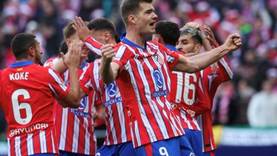 Atletico Madrid's Norwegian forward Alexander Sorloth (R) celebrates after scoring against Getafe