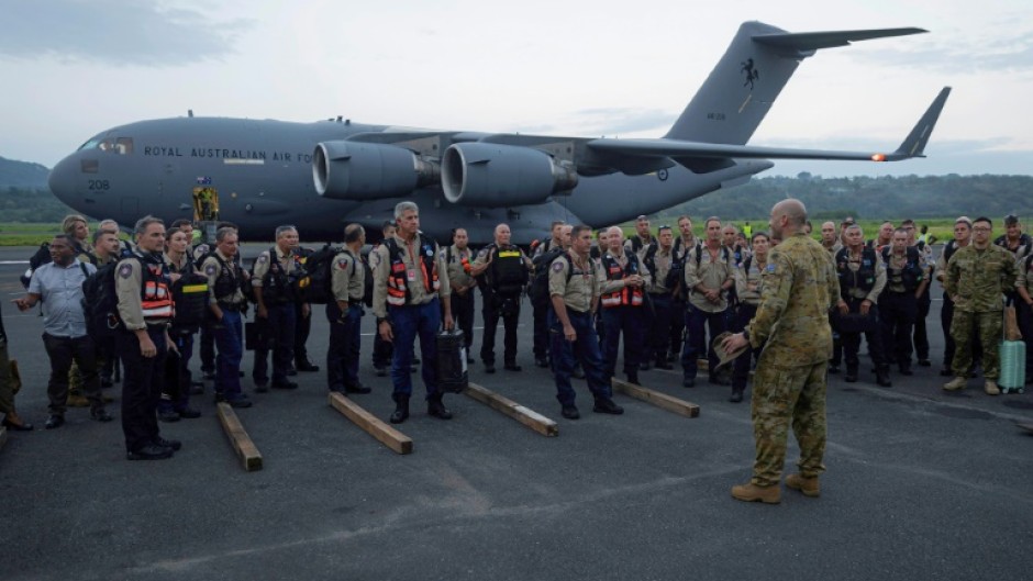 Rescue teams from Australia and New Zealand are joining the serach for survivors after an earthquake killed at least nine people in Vanuatu