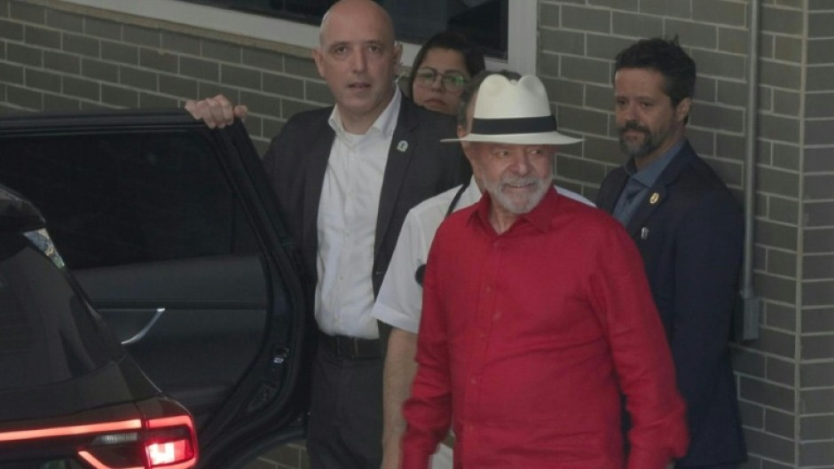 Lula visits Sao Paulo hospital as he gets green light to return to Brasilia