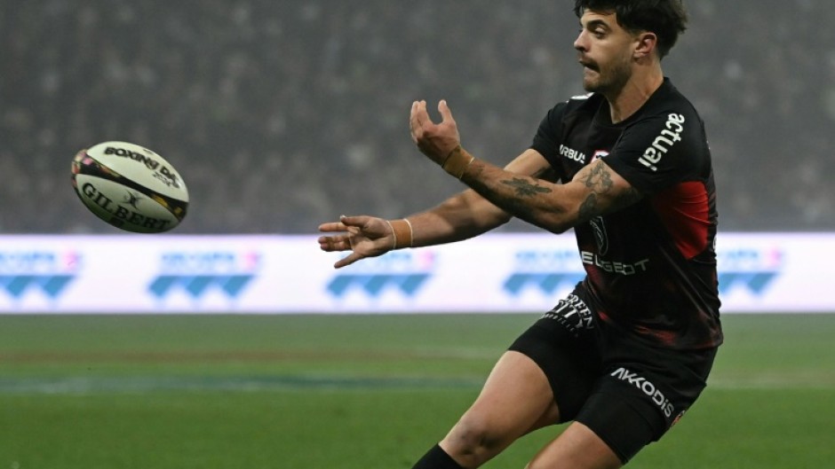 Romain Ntamack scored for Toulouse as they went back to first place in the Top 14