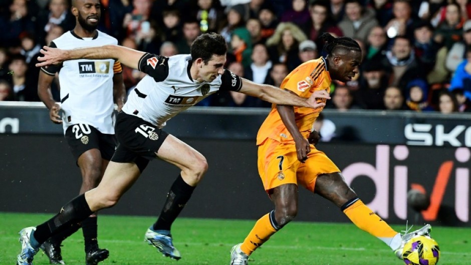 Real Madrid forward Vinicius Junior (R) was sent off in the clash against Valencia