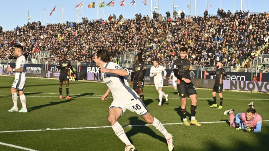 Matteo Darmian (C) celebrates scoring Inter Milan's winning goal at Venezia