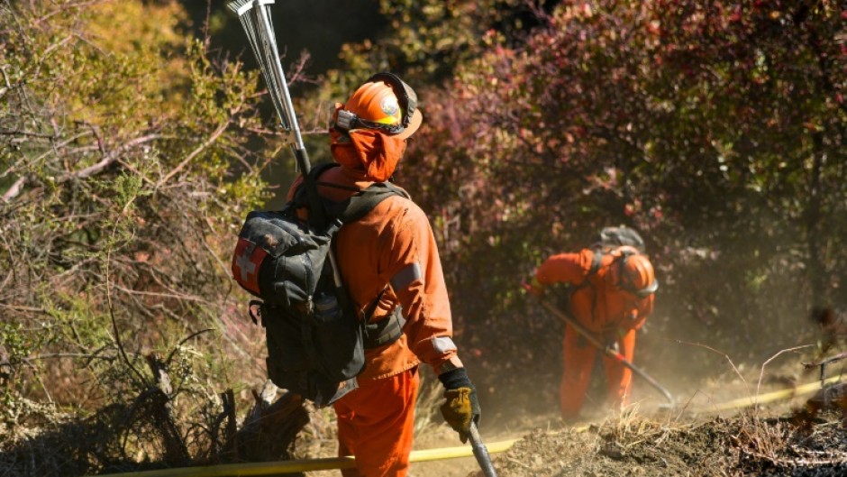 More than 900 inmates are working alongside firefighters in the battle to tame wildfires in Los Angeles