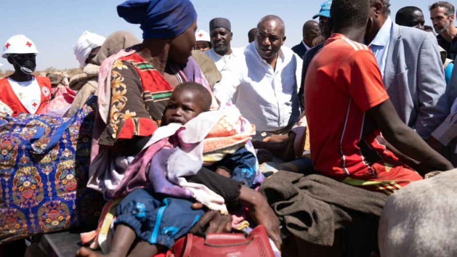 Britain's Foreign Secretary David Lammy (CR) visits the Border Bridge in Adre, Chad, where thousands of refugees from Sudan's war-torn Darfur have been crossing 