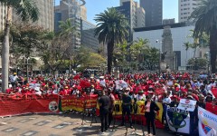 Unions picketed at the Reserve Bank, JSE and Parliament. eNCA