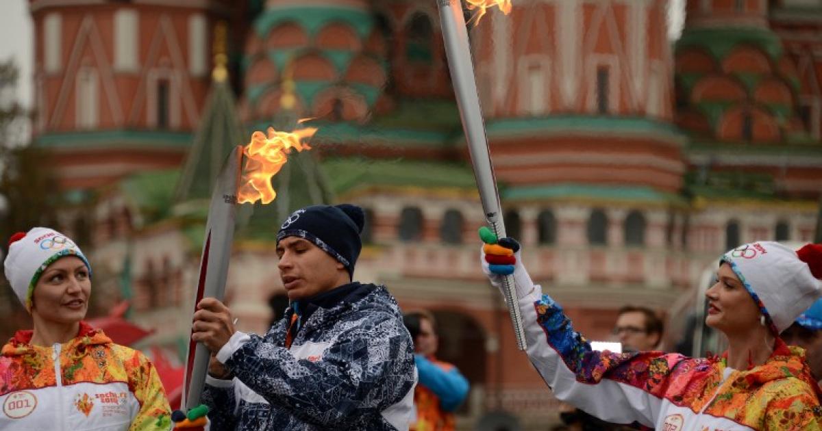 Russian celebrities carry Olympic torch for 2014 Winter Games | eNCA