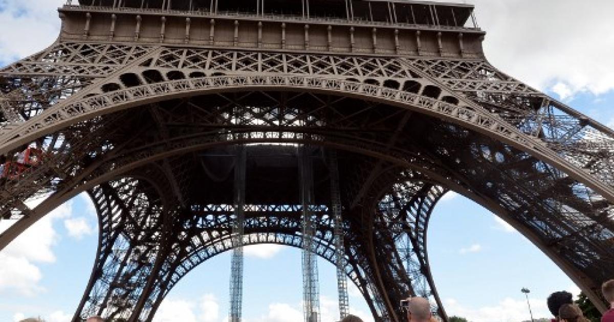 Stairs from Eiffel Tower sell for over half a million euros | eNCA