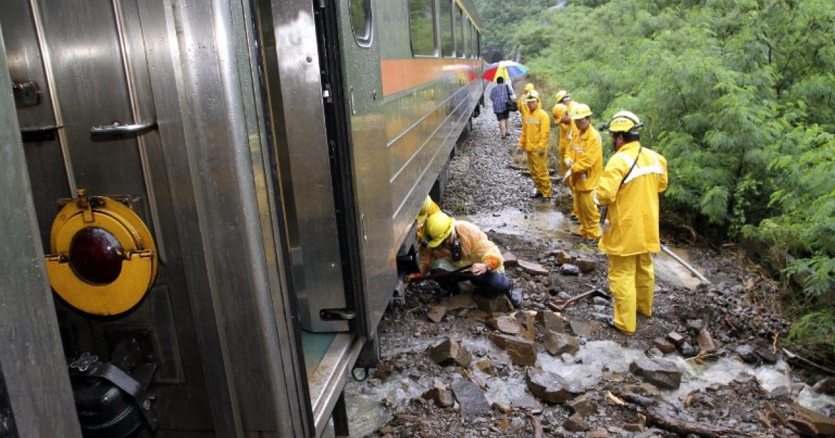 Taiwan train crash injures seventeen | eNCA