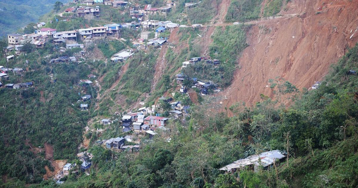 Frantic dig for Philippine victims of typhoon landslide | eNCA