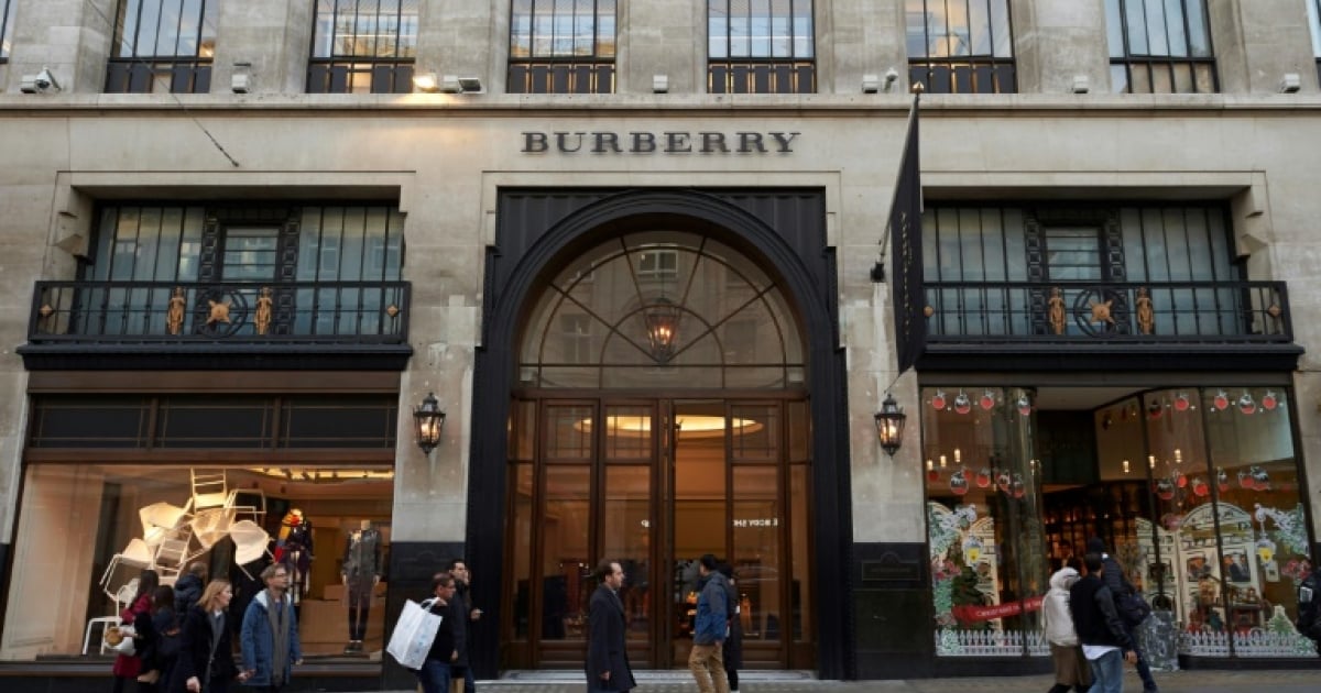 Burberry appoints Versace boss as new CEO | eNCA